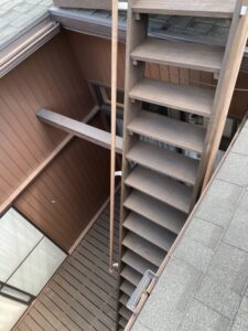 神奈川県横浜市西区　外壁塗装・付帯部塗装　施工前の様子　下地処理　養生 (2)