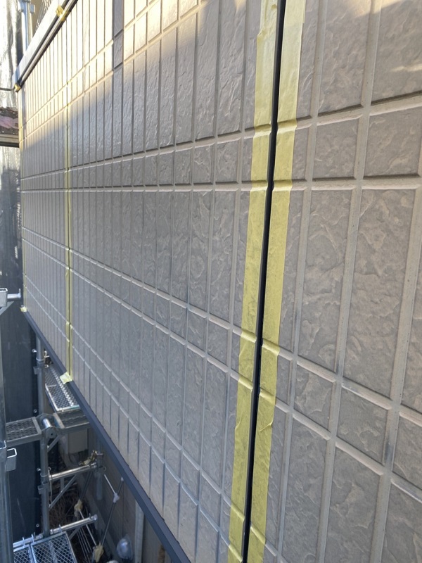 神奈川県横浜市神奈川区　外壁塗装　コーキング工事の様子 (3)