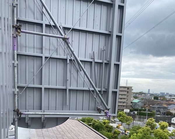 神奈川県横浜市南区　屋上看板鉄骨塗装　鉄骨は錆びが大敵です! (6)