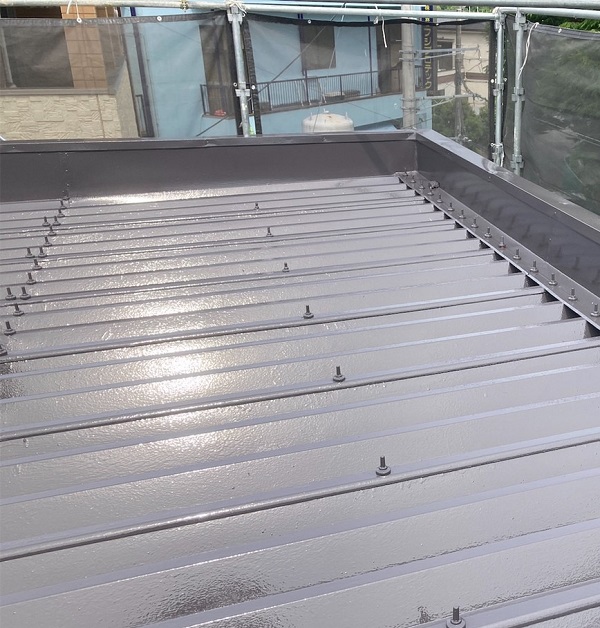 神奈川県横浜市金沢区　貸工場　屋根塗装　折板屋根の塗装 (4)
