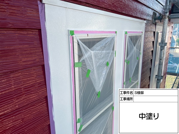 神奈川県横浜市緑区・S様邸　屋根塗装・外壁塗装　外壁の中塗りと屋根の上塗り (4)