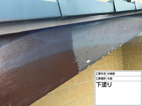 神奈川県横浜市南区・W様邸　屋根塗装　破風板、鼻隠し、雨樋の塗装の様子 (5)