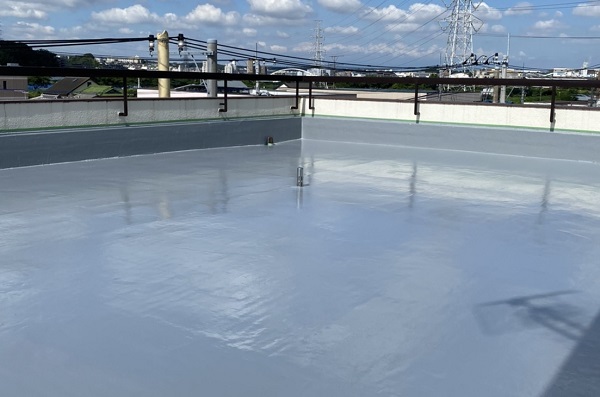 神奈川県横浜市保土ケ谷区・劣化した屋上防水層の改修工事